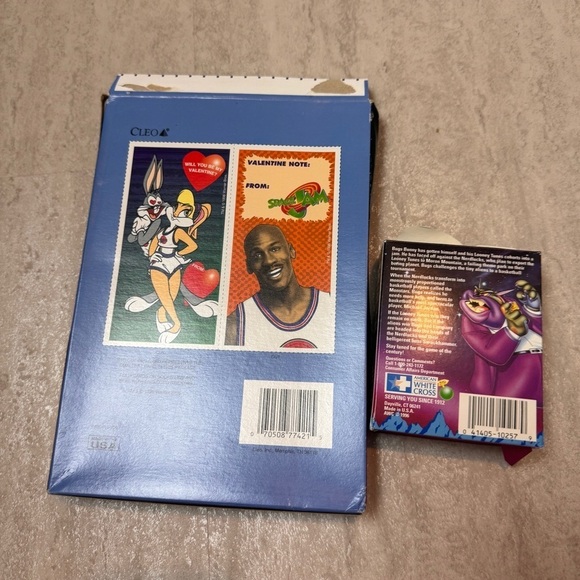 Space Jam Band-Aids and Valentines kit Michael Jordan Looney Tunes Vintage 1996 - Picture 5 of 11